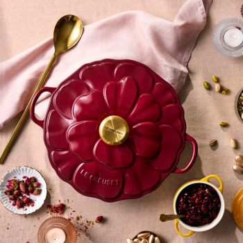 le-creuset-garnet-petal
