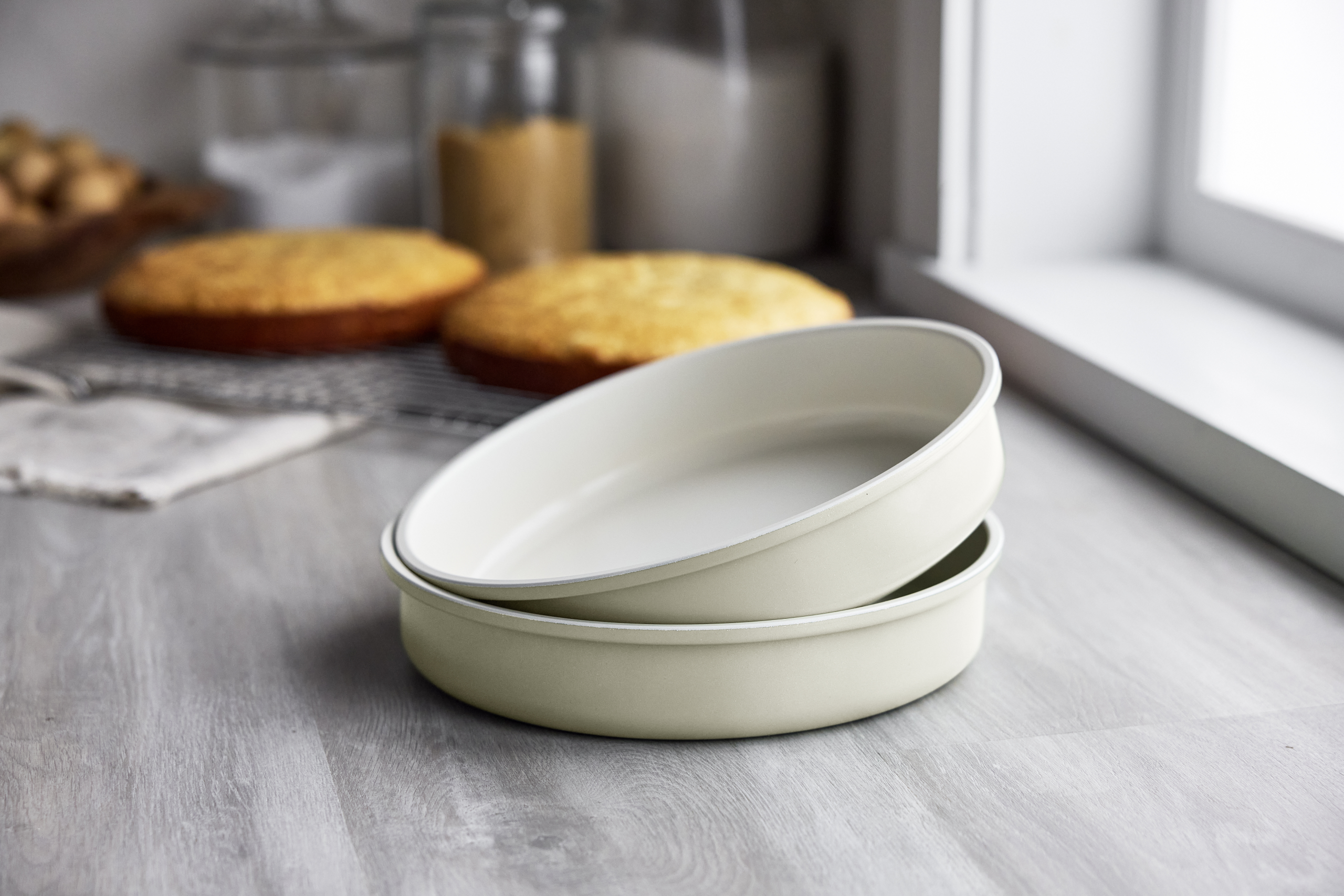 GreenPan Cake Pan Cream (1)