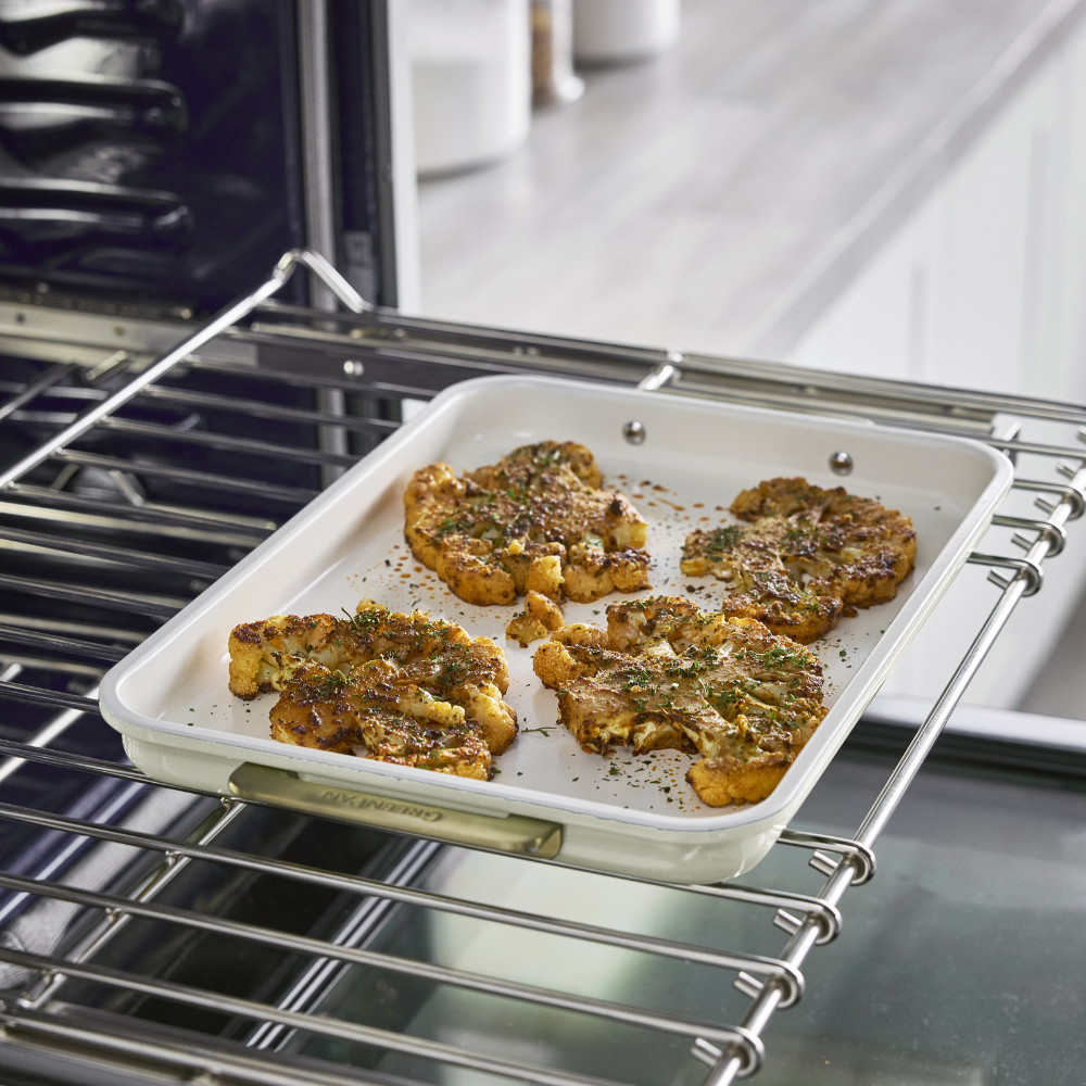 GreenPan Cookie Tray Lifestyle Cream (2)