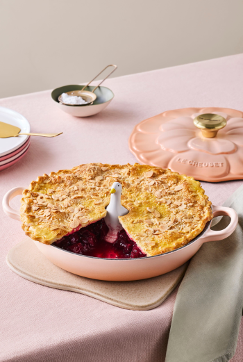 Le Creuset Pie Duck Lifestyle