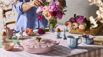 Le Creuset anemone Mug Lifestyle (2)