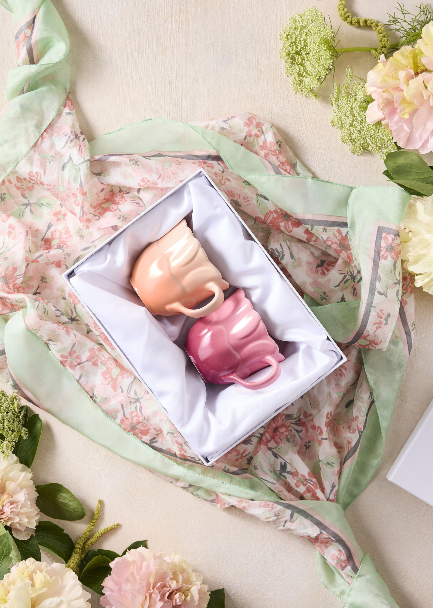 Le Creuset anemone Mug Lifestyle (3)