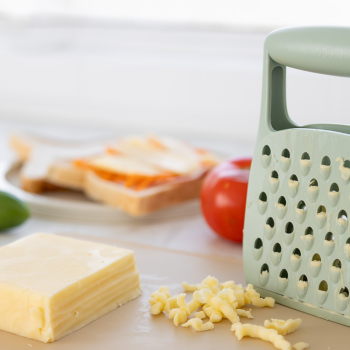 KiddiKutter Grater (5)
