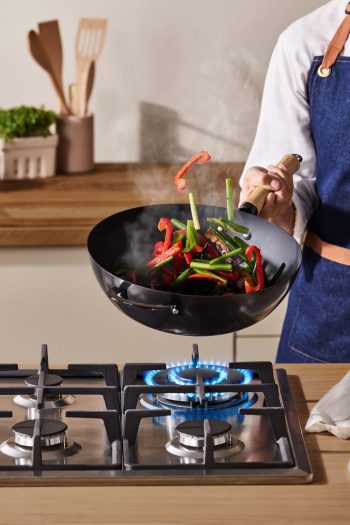 Le Creuset Carbon Steel Wok 30cm (5)