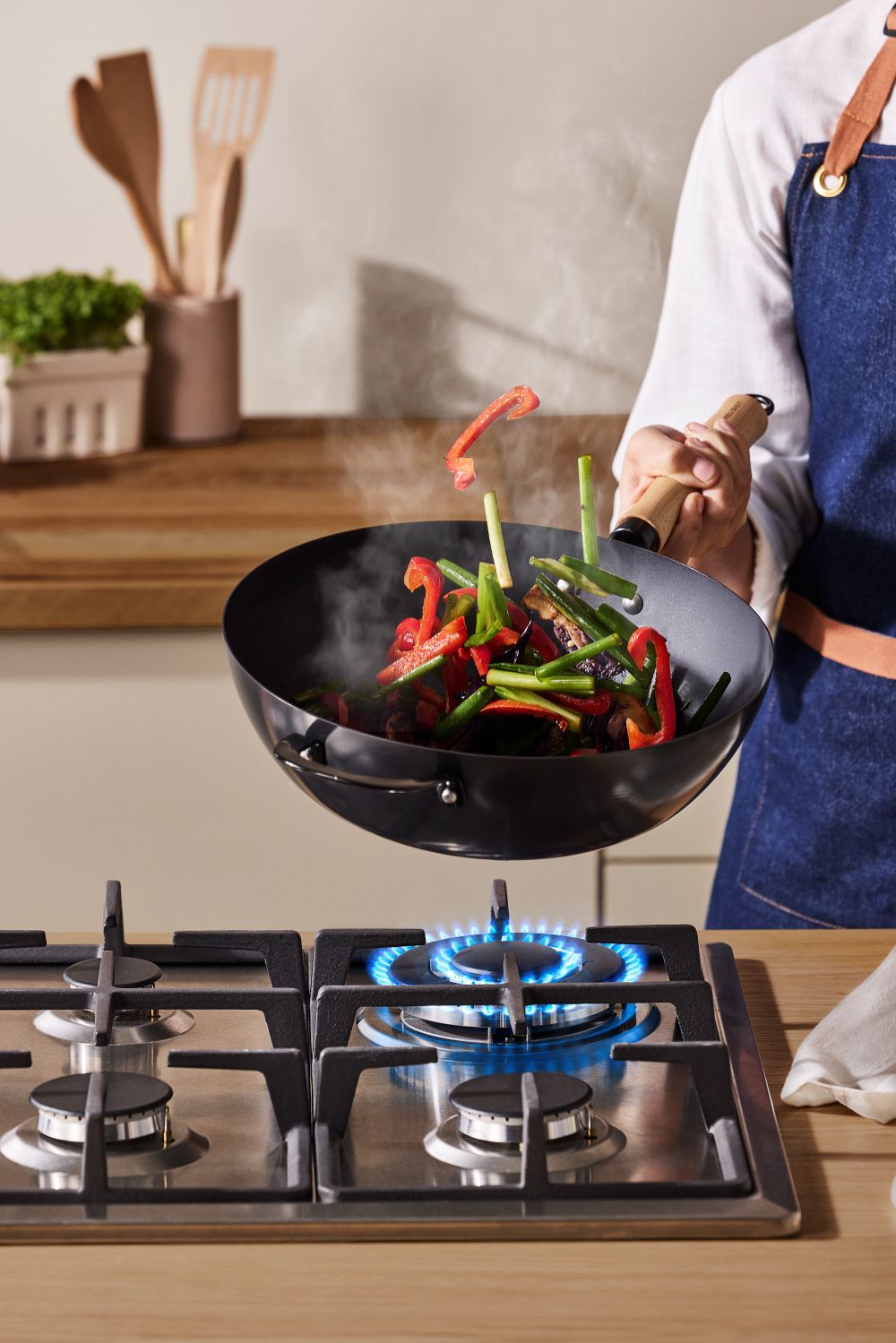 Le Creuset Carbon Steel Wok 30cm (5)