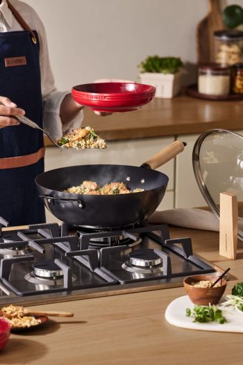 Le Creuset Carbon Steel Wok 30cm (7)