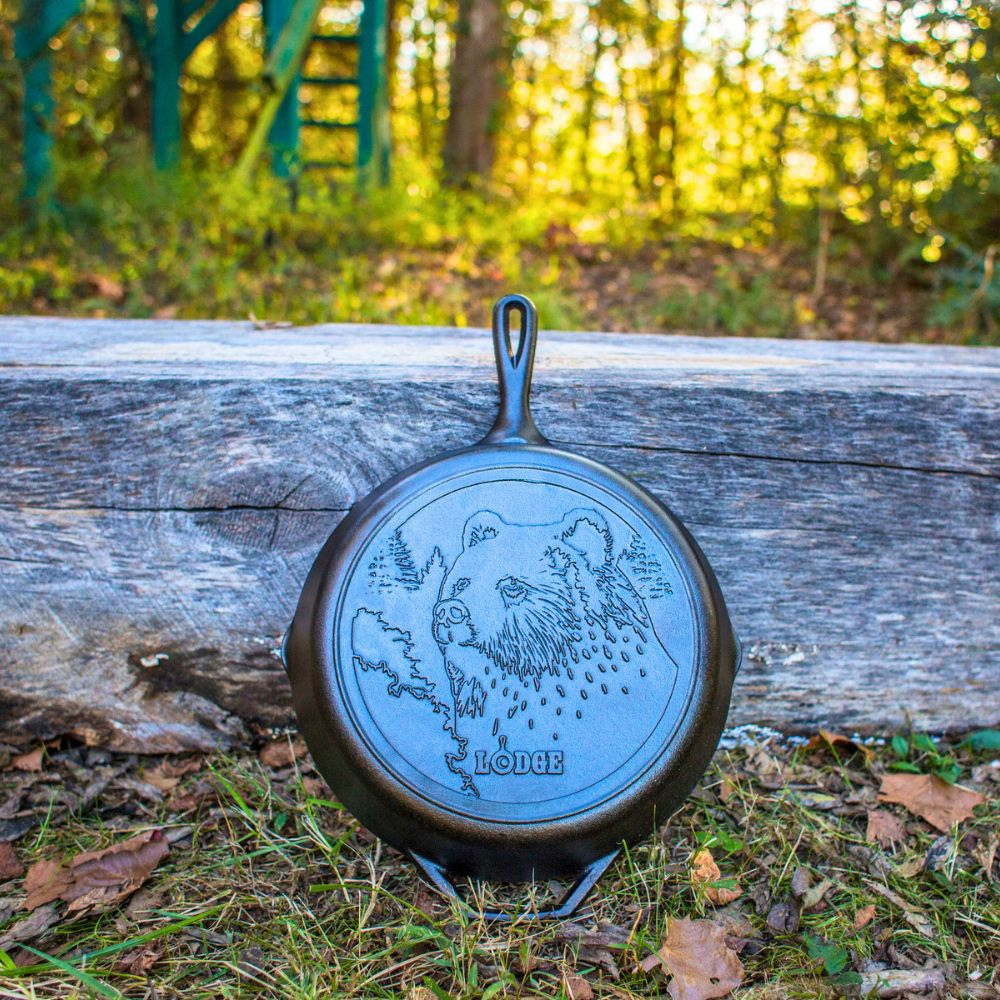 Lodge Cast Iron Wildlife Series Bear Skillet 30cm (3)