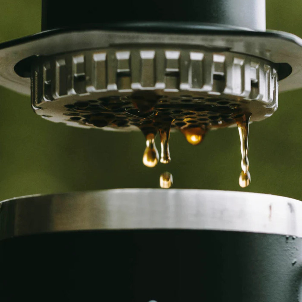 AeroPress Steel Coffee Press Black 360ml (5)