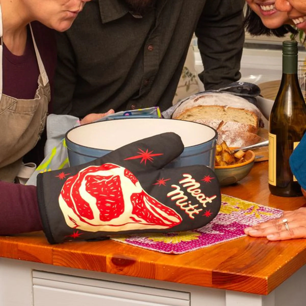 Blue Q Single Oven Glove ‘Meat Mitt’ (1)