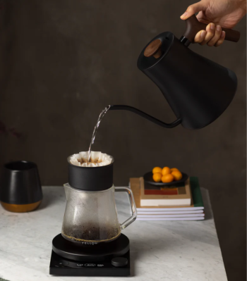 Fellow Stagg EKG Pro Electric Kettle Matte Black with Walnut Handle 900ml (4)