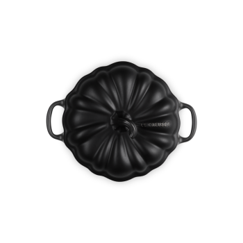 Le Creuset Pumpkin Cocotte Matte Black (4)