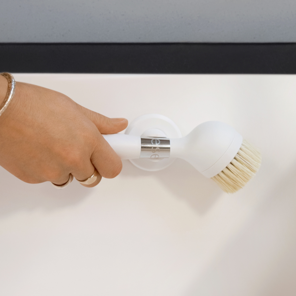Yeseco V2 Brush White Lifestyle (9)
