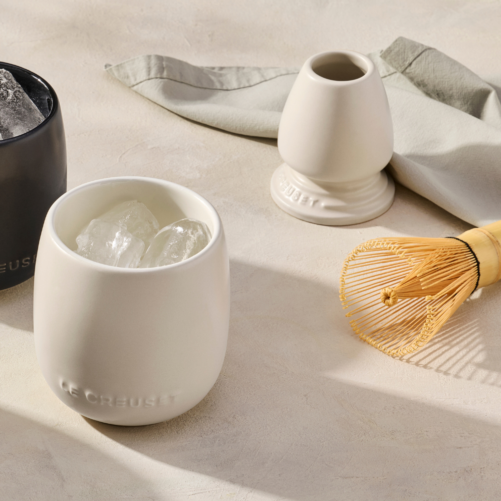 Le Creuset Stoneware Serenity Matcha Whisk & Stand Brioche (5)