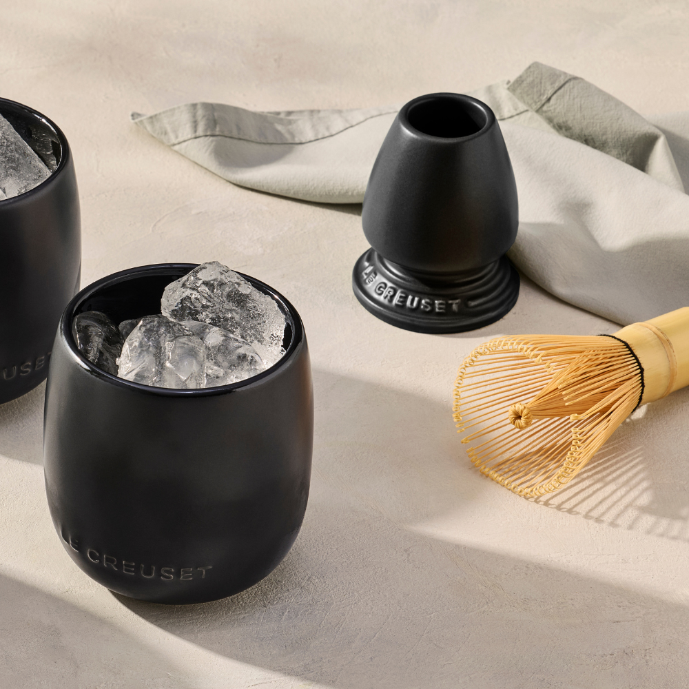 Le Creuset Stoneware Serenity Matcha Whisk & Stand Satin Black (5)