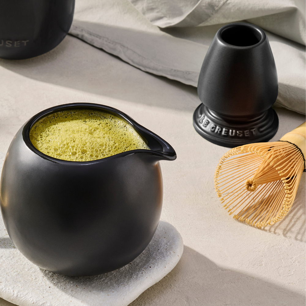Le Creuset Stoneware Serenity Matcha Whisk & Stand Satin Black (6)