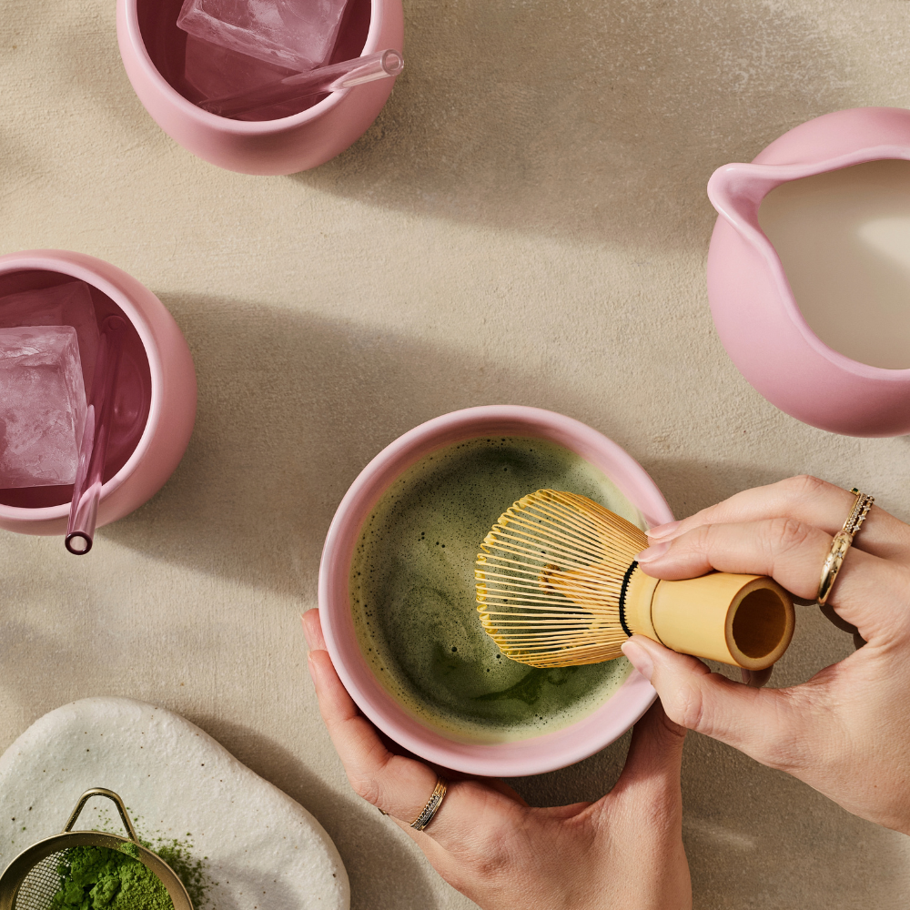 Le Creuset Stoneware Serenity Matcha Whisk & Stand Sugar Pink (6)