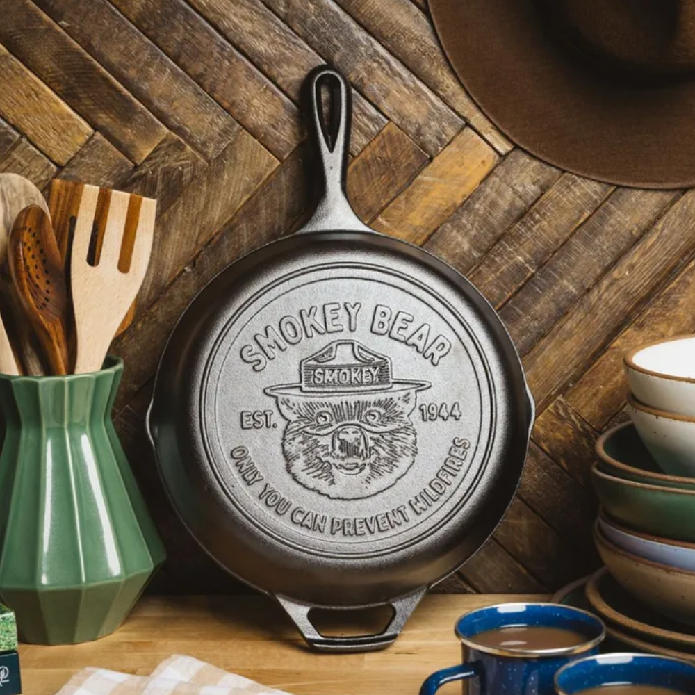 Lodge Cast Iron Smokey Bear Skillet 26cm (5)